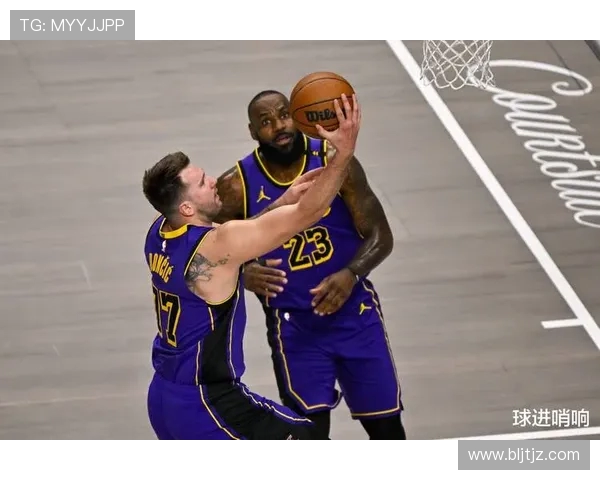 2015年火箭队对阵湖人队比赛精彩回顾 2015年火箭队对阵湖人队比赛精彩回顾