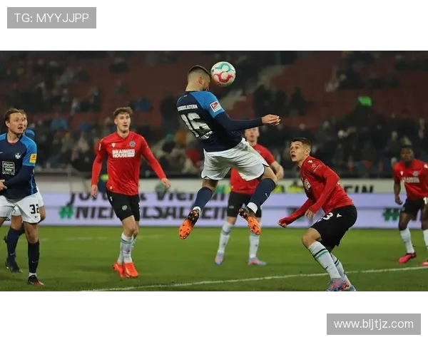 《德甲各赛季降级球队盘点及其重建历程回顾》